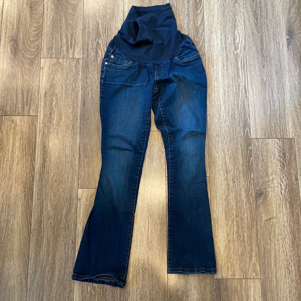 Maternity jeans size large, fitted